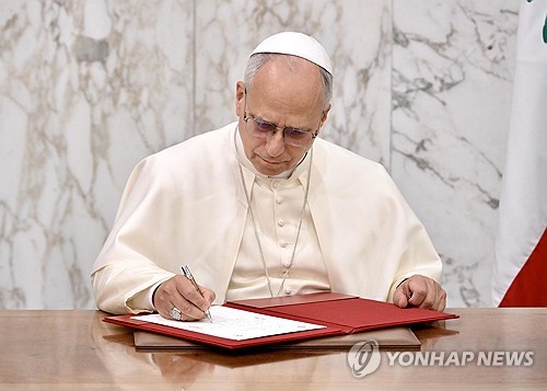 교황 "두 국가 해법이 유일한 방안…중재역 하겠다"