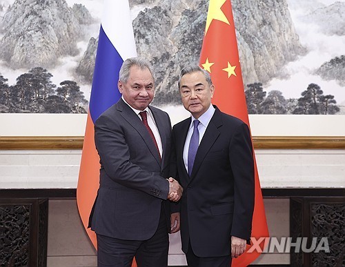 러 쇼이구, 中 왕이와 전략적 안보 협의