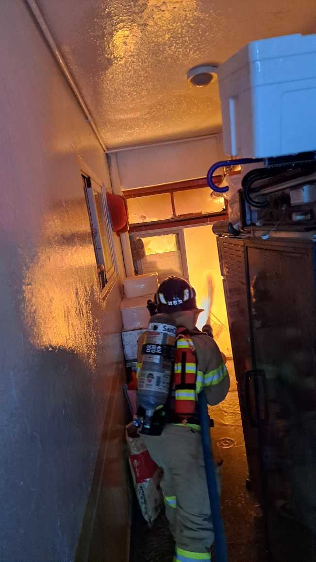 강원 양양군 상가건물 화재 1시간 50분 만에 진화…인명피해 없어