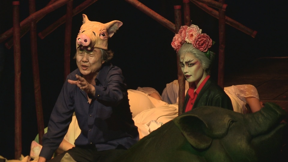 연극 무대 위 악역의 반란