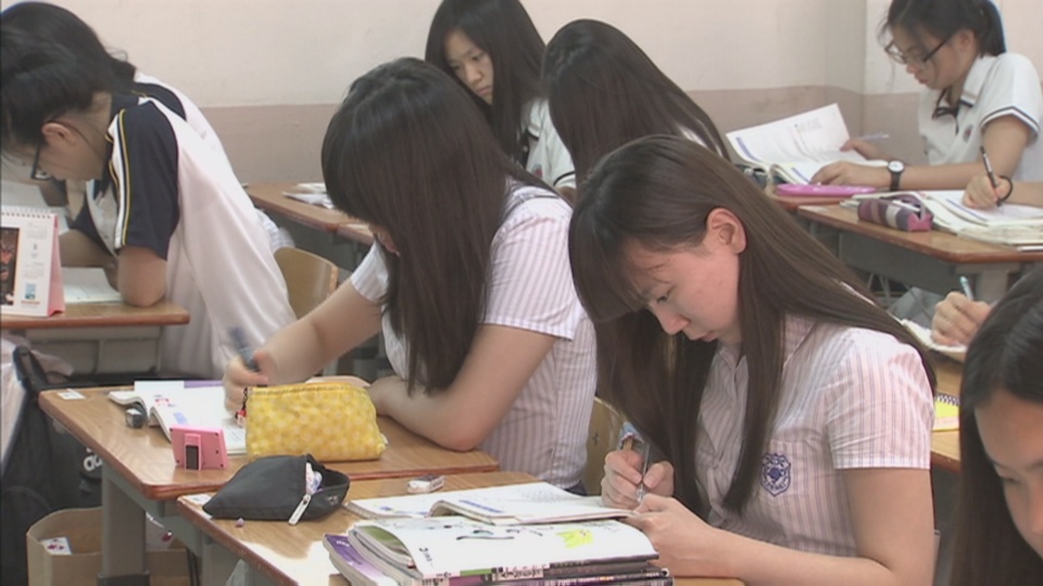 교육부, 여름철 <em class='find'>교복가격</em> 상한 79,225원