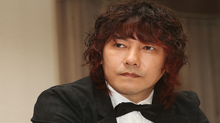 [오늘의 연예가] '기내 흡연' 김장훈 "변명 여지없이 반성" 外