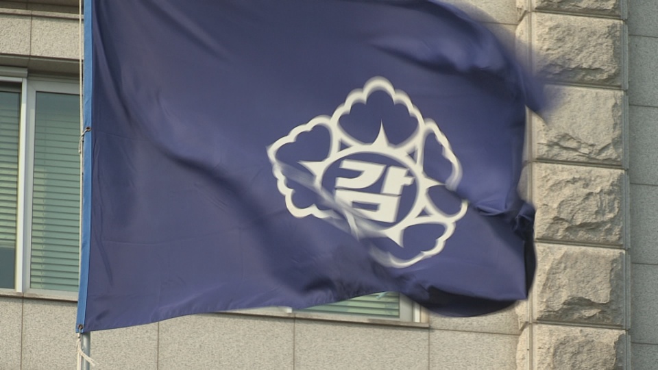 국세청ㆍ감사원 뇌물죄 미적용…봐주기 논란