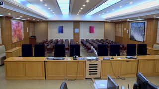 삭막한 법정, 예술작품으로 아늑 <<em class='find'온라인카지노 커뮤니티</em