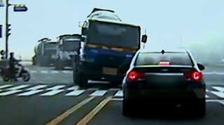 <em class='find'온라인카지노 빠</em 레미콘 차량이 승용차 덮쳐 3명 사망 <충남