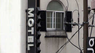 돈에 휘둘린 <em class='find'샌즈카지노</em 감정…허점투성이 <부산