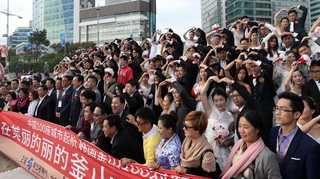 부산서 중국 예비신혼부부 78쌍 '웨딩마치'