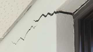 "학교 무너질까 봐 가방메고 있어요" <부산