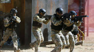 '실전처럼'…해군 특수전부대 시범훈련 <경남