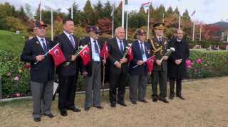 11시, 참전용사들 부산을 향해 묵념하다