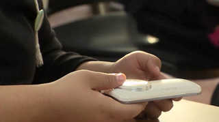 가방 안 휴대전화 울려…온라인카지노 합법 유니88장 퇴실조치 잇따라 <전북