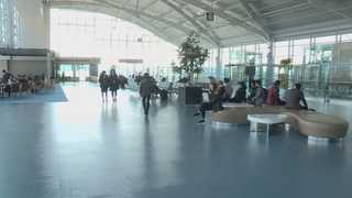 '포화상태' 김해온라인카지노 추천…<em class='find'출국장</em 확장 '숨통'