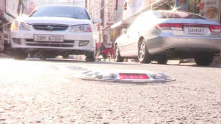 스쿨존에 차량 진입하면 LED가 '깜빡깜빡' <부산