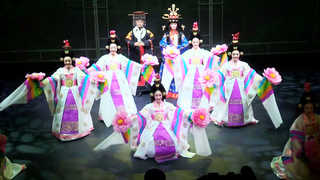 부산 대표 전통공연 '왕비의 잔치' 시즌2…관객몰이