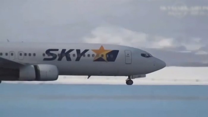 기내서 스마트폰충전기 '펑'…온라인카지노 가입코드 항공기 긴급회항