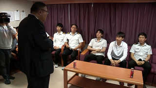 발묶인 한진셔먼호…선상 감옥생활 선원들 '애간장'