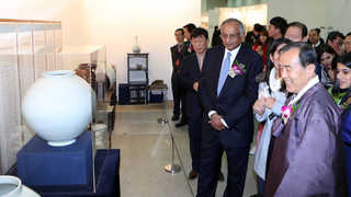 '작가 - 소비자 직거래' 열린 미술장터 부산국제아트페어