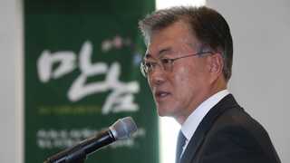 문재인, 민주화 인사 추도식 발길…"지지층 다지기"