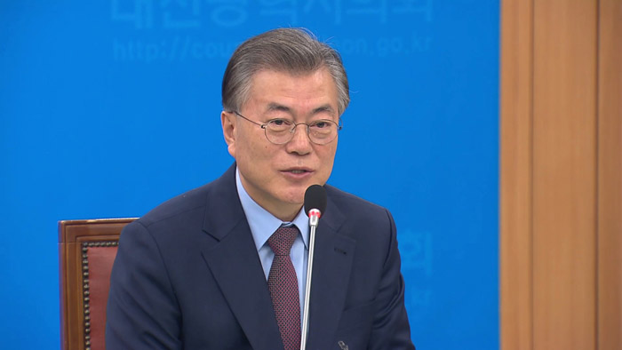 문재인, 중원 민심 공략…"촛불 더 높게 들어야"