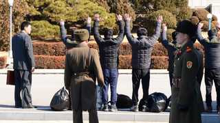 북한, 사흘째에야 표류 선원 인수…이유는 '공휴일'