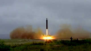 北, 이례적 미사일 '동시' 발사…"ICBM 가능성 낮아"