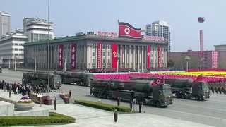북한, 열병식서 '신형 ICBM' 추정 미사일 첫 공개