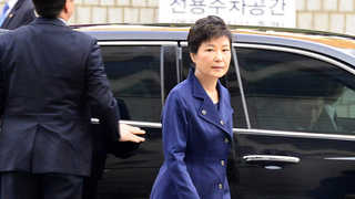 박근혜 '40억 실탄' 확보…'무딘 방패' 보강할까