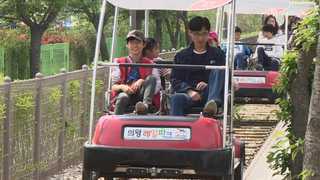 '칙칙폭폭' 철도 축제 개막…호수 한바퀴 레일바이크 인기