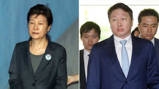 최태원 "독대 때 재단출연 확인"…박 전 대통령 안경쓰고 '주시'