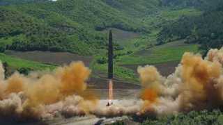 중국, 북한 ICBM 발사성공 발표에 "유엔결의 위반" 비난…대화해결은 고수