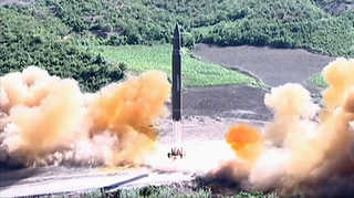북, 세계 6번째 ICBM 보유국?…미 국무부도 사실상 인정