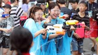 "더위야 물럿거라"…서울 곳곳서 물총ㆍ물폭탄 축제
