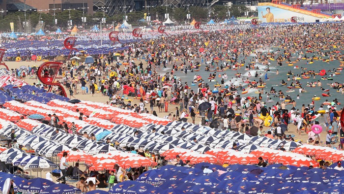 물 반 사람 반…광안리ㆍ해운대에만 130만 인파