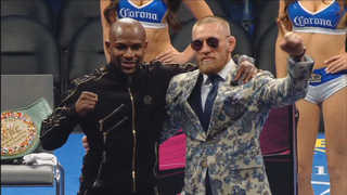 이변은 없었다…메이웨더, 맥그리거에 10라운드 TKO승