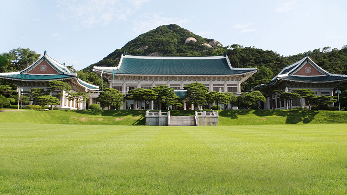 靑, 긴박한 움직임…문 대통령, '강력한 대북응징 능력' 과시 지시