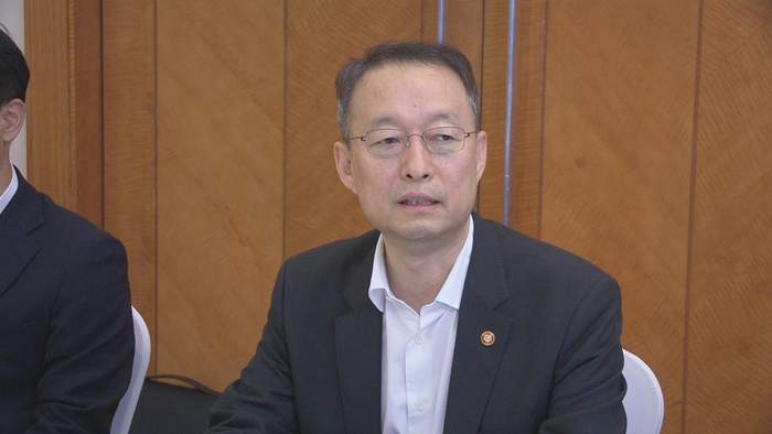 백운규 "자동차산업, 새 혁신성장 전략 필요"