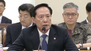 송영무 "전술핵배치 검토사안"…정치권, 핵무장론 가열