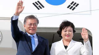 문 대통령, 필리핀 안착…월요일 두테르테와 정상회담