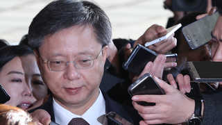 네번째 포토라인 선 우병우…'고압적 자세' 대신 한숨