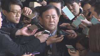 최경환 4번째 통보만에 검찰 출석…"억울함 소명할 것"