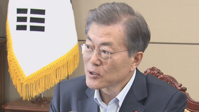 문 대통령, 관저서 수석급 이상 참모진과 부부동반 <em class='find'마이다스 온라인카지노 유니88</em