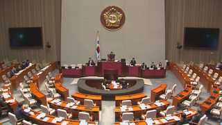 개헌특위 연장…'조속한 개헌안 마련'은 '글쎄'