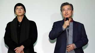 문 대통령, 영화 '1987' 보며 눈물…"힘 모으면 세상은 바뀐다"