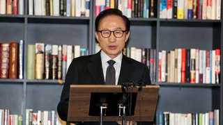 이명박 성명 발표…"검찰 수사는 정치보복…책임은 내게 물어라"