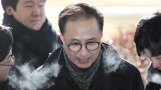 이명박 조카 이동형 검찰 출석…"다스 MB 것 아니다"