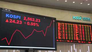 연이은 실적호재에 코스피 사상 최고…2,562.23
