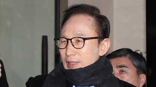 "MB가 국정원 뇌물 주범"…집사 김백준 '방조' 구속기소