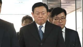 신동빈 일본 롯데홀딩스 대표 사임…롯데 지배구조 '흔들'