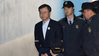 '국정농단 은폐' 우병우 1심서 징역 2년6개월