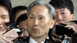 김관진 전 국방장관 소환…검찰 구속영장 재청구 무게